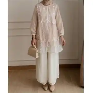 Model Baju Lebaran 2024 Tunik Brokat dan Kulot Putih