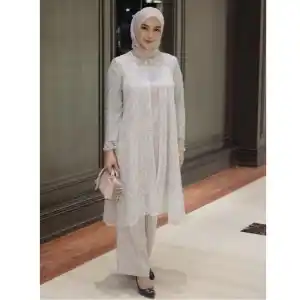 Tunik dan Brokat dengan Warna Senada